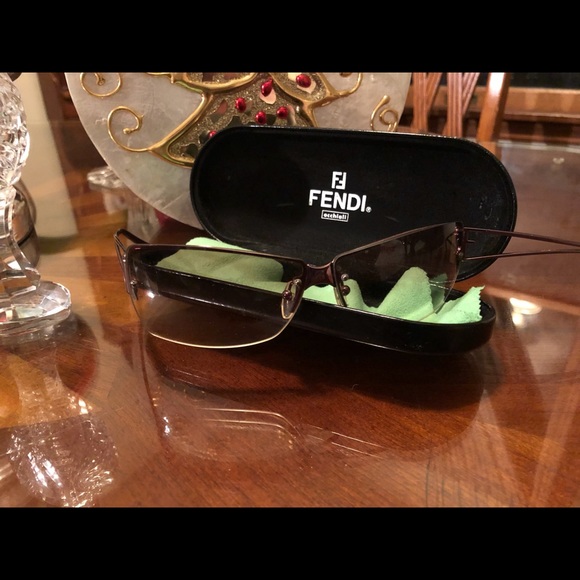 Fendi - Picture 1 of 2